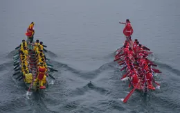 Tuyên Quang: Sôi nổi lễ hội đua thuyền trên sông Lô đầu năm mới
