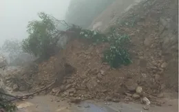 Hà Tĩnh: Đường lên Cửa khẩu quốc tế Cầu Treo tắc nghẽn do sạt lở