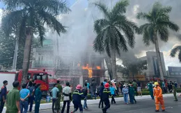 Cháy lớn tại gara sửa ô tô ở Cần Thơ