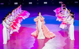 Chi Pu đẹp ngỡ ngàng trong đêm Chung kết Chị đẹp đạp gió rẽ sóng 2023