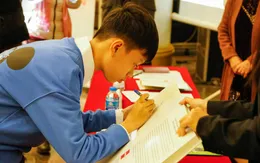 Ra mắt truyện tranh Ehon “CHUYẾN BAY HẠNH PHÚC” của tác giả nhí 13 tuổi