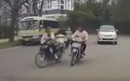 Truy tìm 2 đối tượng đi xe máy đạp người phụ nữ trên đường Hà Nội