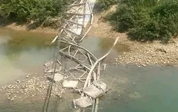Công an vào cuộc điều tra nguyên nhân sập cầu treo dây văng ở Nghệ An