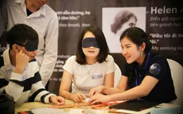 Trải nghiệm bóng tối để hiểu người khiếm thị