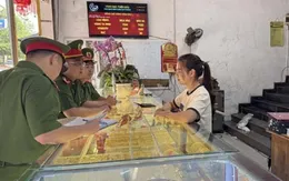 Hai chủ tiệm vàng cùng phố bị lừa hàng trăm triệu đồng từ "bẫy" mua hàng qua điện thoại