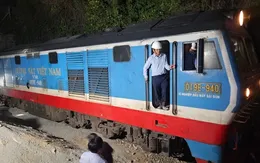 Thông hầm đường sắt Bãi Gió sau 10 ngày khắc phục sạt lở