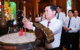 Lãnh đạo tỉnh Nghệ An dâng hoa, dâng hương tưởng niệm Chủ tịch Hồ Chí Minh