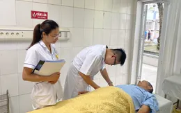 Nhiễm trùng khuỷu tay vì tự tiêm canxi tại nhà