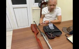 Phát hiện người đàn ông mang súng hơi đi "dạo phố"