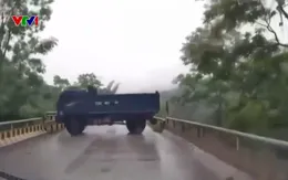 Cẩn trọng khi lái xe trên đường trơn trượt