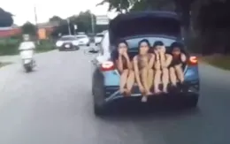 Xử phạt lái xe chở 4 người ngồi trong khoang để hành lý