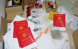 Thủ đoạn tinh vi của đường dây làm giả giấy tờ đặc biệt lớn liên quan 63 tỉnh thành