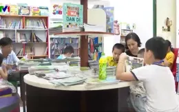 Trẻ em đọc sách giúp giảm nghiện thiết bị điện tử