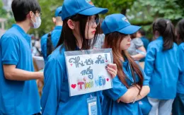 Thanh niên tình nguyện hết mình tiếp sức cho kỳ thi lớp 10