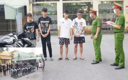 Khởi tố 21 thanh, thiếu niên ở 2 tỉnh mang dao phóng lợn diễu phố