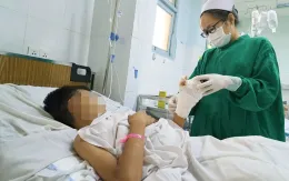 Leo lên mái nhà lấy diều, bé trai bị điện giật