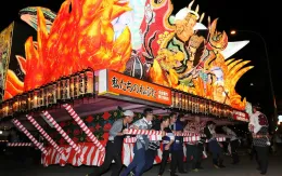 Độc đáo lễ hội "đèn lồng khổng lồ" tại Nhật Bản