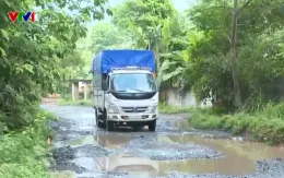 Đường liên xã mới xây đã xuống cấp, chằng chịt “ổ trâu, ổ voi”