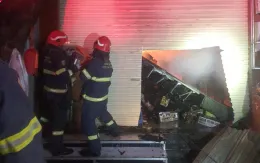 Cứu cụ bà bị mắc kẹt trong đám cháy cửa hàng đồ chơi phố Tô Hiệu (Hà Nội)