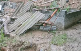 Sạt lở đất vùi lấp nhiều nhà dân ở Hà Giang, 1 cháu nhỏ tử vong