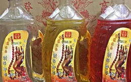 Bé trai bị viêm phổi cấp do uống nhầm dầu thắp đèn