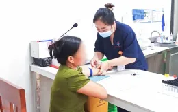 Bị sẩn ngứa gần 1 tháng, nữ bệnh nhân tá hoả khi phát hiện nhiễm giun đũa chó