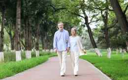 Chọn số bước chân đi bộ phù hợp độ tuổi