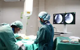 Xương gót chân vỡ nhiều đường như bản đồ sau khi tiếp đất từ độ cao hơn 2m