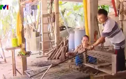 Sôi động làng nghề làm lọp tôm mùa lũ