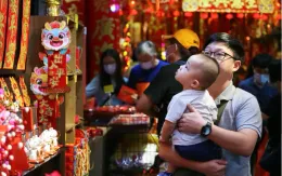 Singapore hỗ trợ người dân chống lạm phát