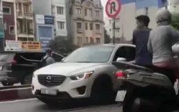 Hà Nội: Tước giấy phép lái xe 3 tháng nữ tài xế ô tô đi ngược chiều