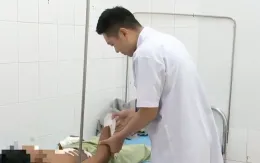 Nổ bình gas mini, người đàn ông hỏng 1 mắt và mất 1 bàn tay