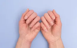 Những dấu hiệu trên móng tay báo hiệu tình trạng sức khỏe nghiêm trọng