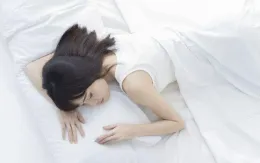4 tác hại sức khỏe khi nằm gối quá cao