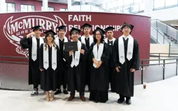 Trường trung học tư Việt Nam tại Mỹ mang đến nhiều cơ hội cho học sinh Việt Nam