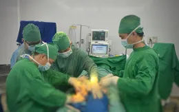 Cảnh báo đoạn chi do đắp lá cây ở bệnh nhân suy thượng thận