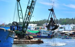 Nạo vét khơi thông luồng cảng Sa Kỳ