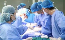 Mẹ hiến thận cứu con trai bị suy thận giai đoạn cuối