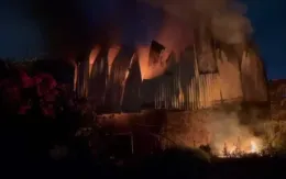 Cháy xưởng sản xuất bao bì ở Hóc Môn (TP Hồ Chí Minh)