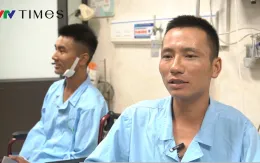 Mắc lại trên mố cầu, 2 người may mắn thoát chết trong vụ sập cầu Phong Châu