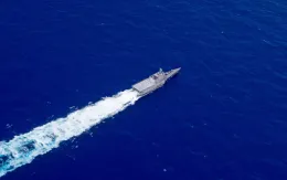 Bị giáng chức vì lén lắp Starlink trên tàu chiến để lướt mạng xã hội