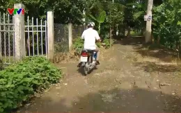 Đường bê tông vỡ nát, sình lầy, người dân mong sớm khắc phục