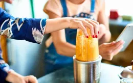 Uống loại nước ép này vào buổi sáng giúp giảm mỡ bụng