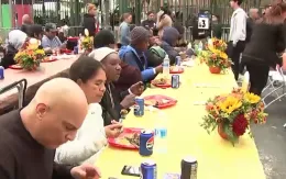 Lễ Tạ ơn ấm áp của hàng ngàn người vô gia cư