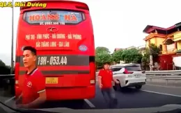 Triệu tập tài xế dừng xe khách giữa quốc lộ, chặn ô tô con vì vượt không thành