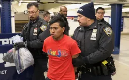 Người phụ nữ bị thiêu chết trên tàu điện ngầm ở New York, Mỹ