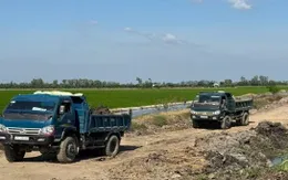 Phát hiện, bắt quả tang nhóm đối tượng khai thác trái phép đất mặt ruộng