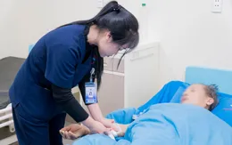Phát hiện mắc ung thư trực tràng sau một tháng đau quặn bụng