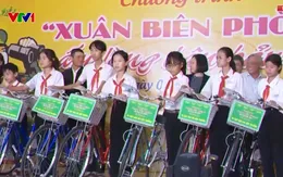 Mang Tết sớm về vùng biên