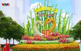 Tạo hình linh vật rắn cho Đường hoa Nguyễn Huệ